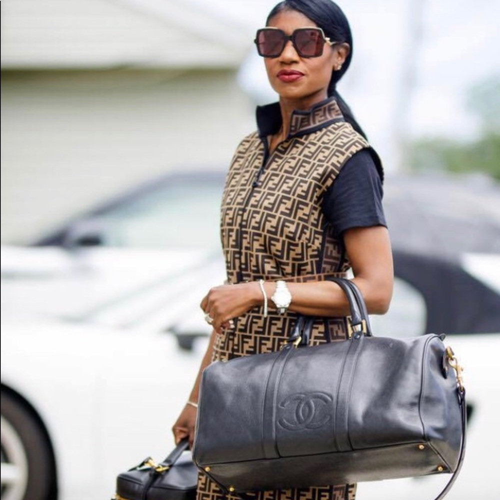 Welcome to Antoinette’s Lux Closet. - Picture 2 of 8